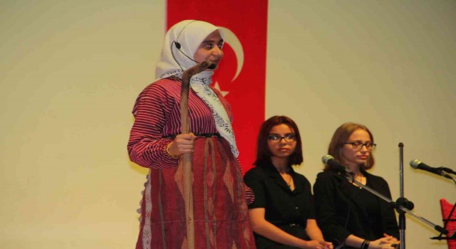Milli Mücadelenin kadın kahramanları şiirlerle canlandırıldı
