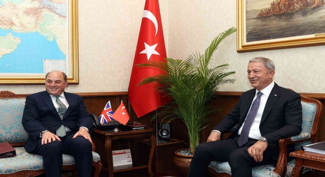 Milli Savunma Bakanı Akar, İngiltere Savunma Bakanı Wallace ile görüştü