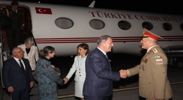 Milli Savunma Bakanı Akar, resmi temaslarda bulunmak üzere Romanyaya gitti