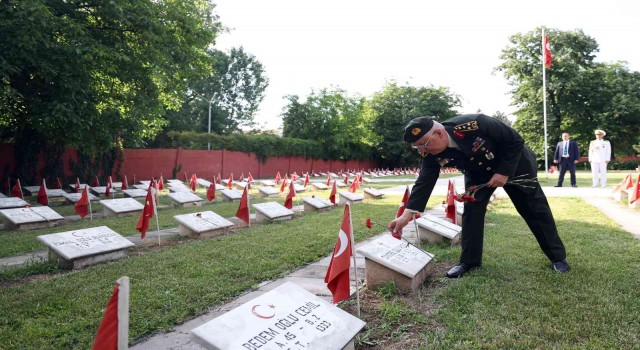 Milli Savunma Bakanı Akar, Romanyada Türk Şehitliğini ziyaret etti