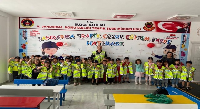 Minikler trafik eğitimini uygulamalı öğrendi