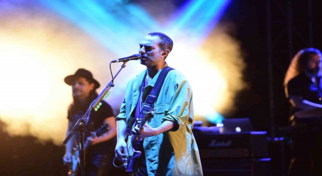 Mor ve Ötesi grubu İnönü konserini Bursada kutladı