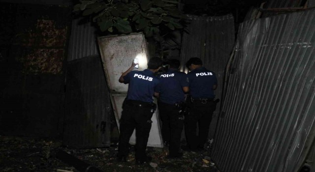 Motosikletin plakasını maske ile kapatıp silahlı saldırıya giden şüpheli polis tarafından yakalandı