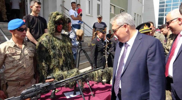 Muş Valisi Gündüzöz: Bu bayrağa düşman olan legal ya da illegal her yapıyla mücadele içerisindeyiz
