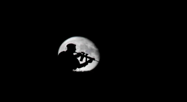 Muşta aya yansıyan PÖH silüeti dosta güven, düşmana korku salıyor