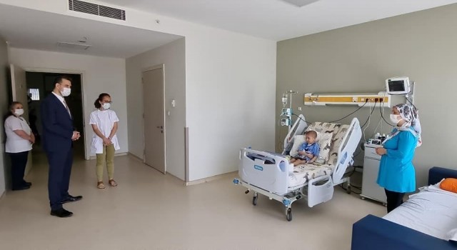 Mustafa Esginden Çocuk Onkoloji Hastanesine ziyaret