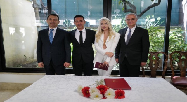 Mustafa Sandal, Melis Sütşurup ile Romada evlendi