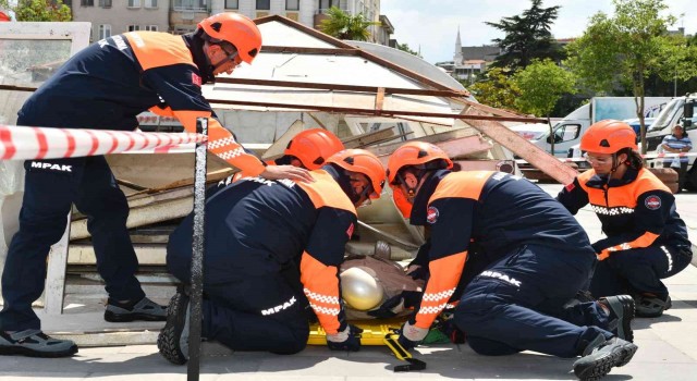 Mustafakemalpaşada gerçeği aratmayan tatbikat
