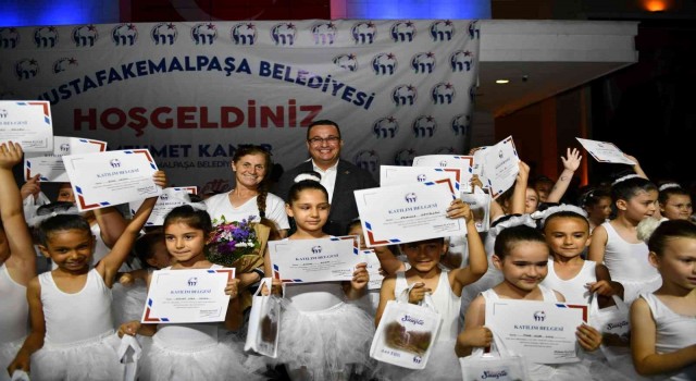 Mustafakemalpaşanın küçük kursiyerler sertifikalarını aldı