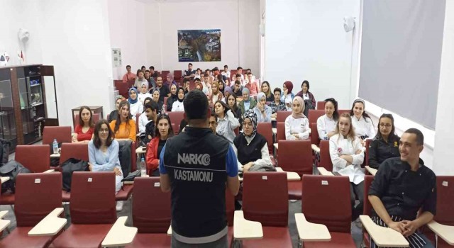 Narkotik ekiplerinden 267 kişiye eğitim