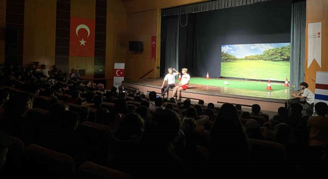 ‘Nefes Almadan tiyatro gösterisine yoğun ilgi