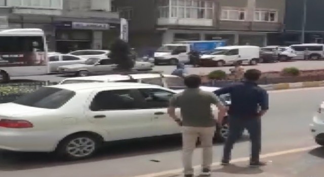 Nevşehirde hareketli dakikalar: Polise bıçakla saldırdı