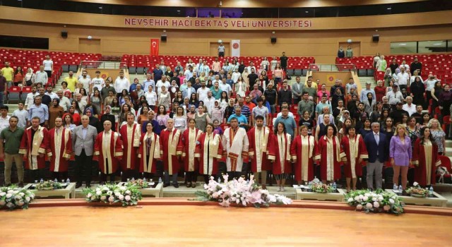 NEVÜ Turizm Fakültesinde mezuniyet sevinci