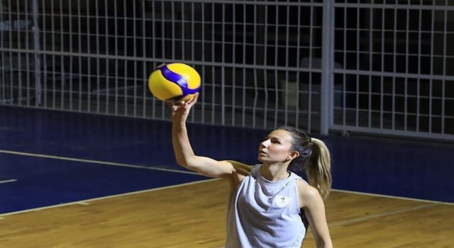 Niğde Belediyesporun Bayan Voleybol Takımı transferi tamamladı