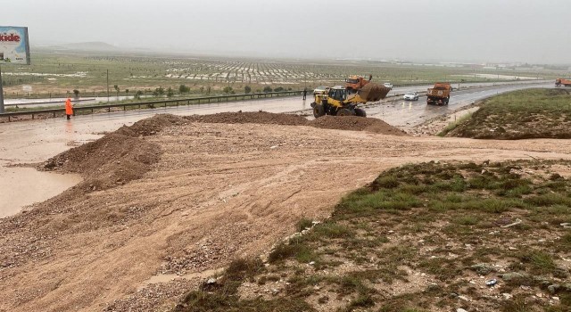 Niğdede etkili olan sağanak ve sel hayatı olumsuz etkiledi