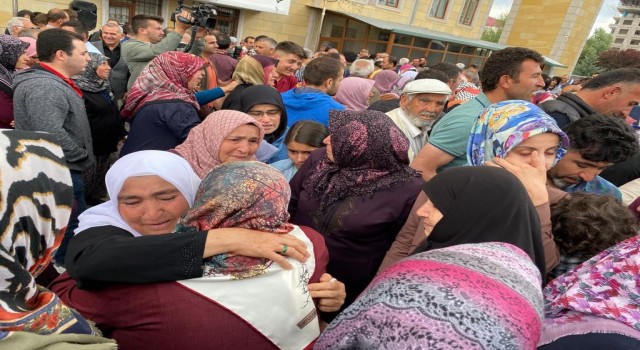 Niğdede hacı adayları uğurlandı