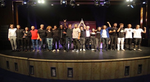 Nilüfer Liselerarası Müzik Yarışmasında gençlerden muhteşem performans