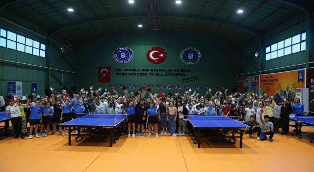 Öğrenciler, Büyükşehir Belediyespor Masa Tenisi Şenliğinde keyifli anlar yaşadı