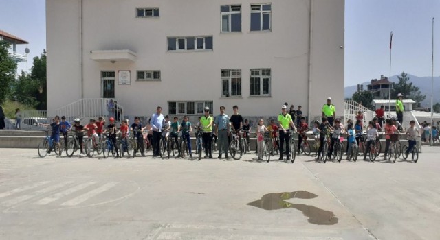 Öğrencilere güvenli bisiklet kullanımı eğitimi verildi