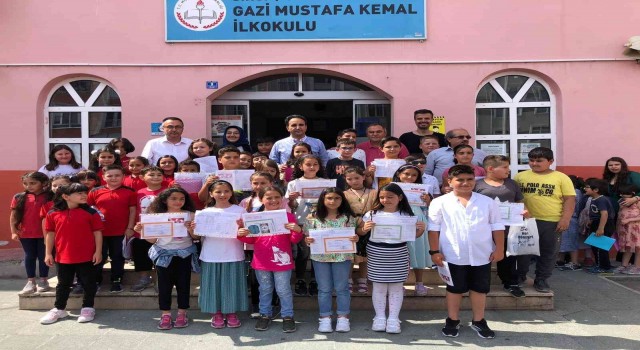 Öğrencilerin karne heyecanı