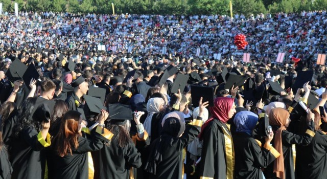 Öğrencilerin Kolpalı mezuniyet coşkusu