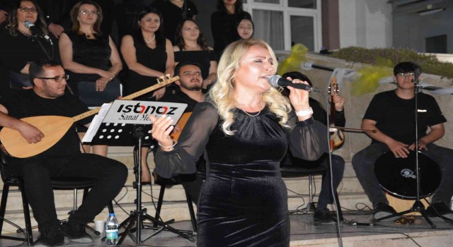 Öğretmenlerden Türk halk müziği şöleni