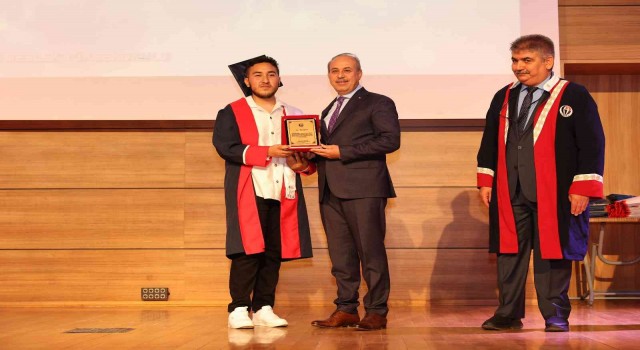 Oğuzeli MYOda mezuniyet sevinci
