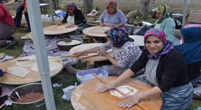 Okul için veliler yaptıkları yemeklerle kampanya düzenledi