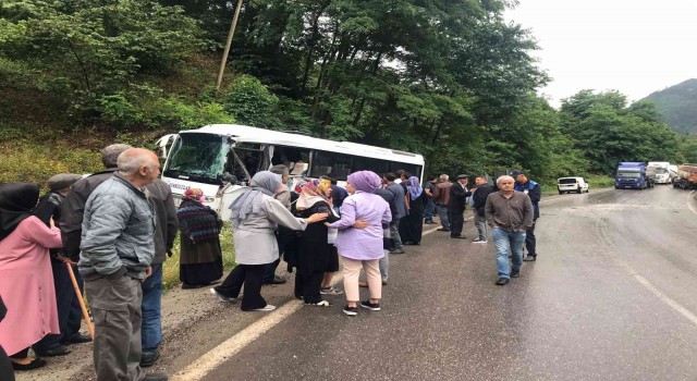 Orduda midibüs ile kamyon çarpıştı: 3 yaralı
