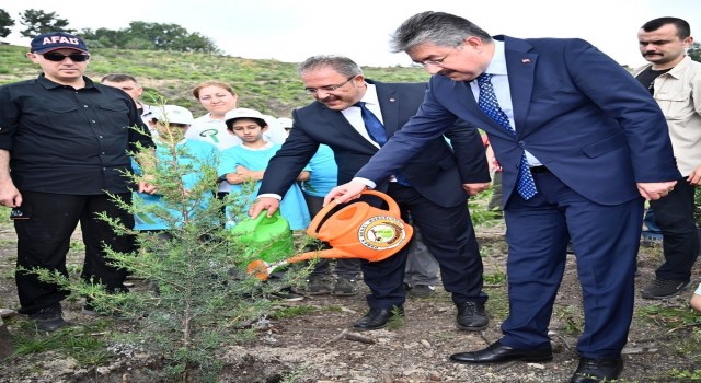 Osmaniyede 150 fidan toprakla buluşturuldu