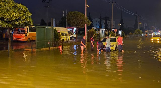 Alt Yapısı Olmayan Osmaniye'de sağanak yağış hayatı olumsuz etkiledi