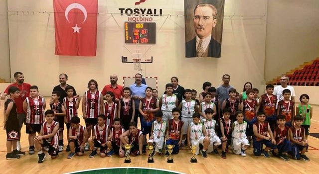 Osmaniye'de U10 Erkekler Basketbol yerel ligi sona erdi