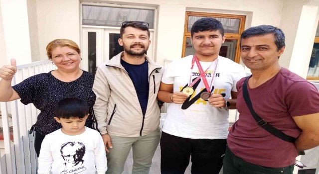 Otizmli oğlunun yarışmalara katılması için mücadele eden annenin haklı gururu