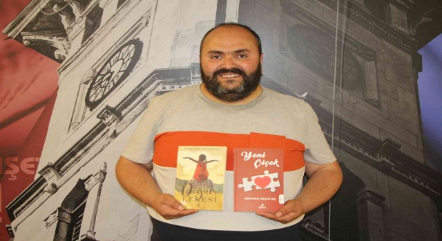 Otobüste iki kitap yazdı