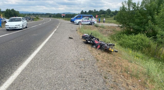 Otomobil motosikletle çarpıştı: 1 yaralı