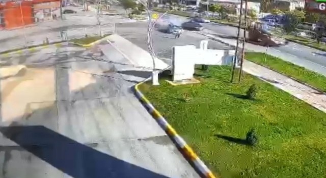 Otomobilin çarptığı vatandaş metrelerce fırladı