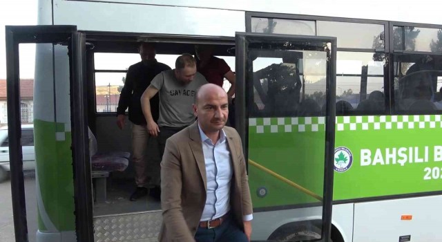 Özel firmaların yüzde 70lik zammına tepki gösteren başkan, belediye otobüslerini uygun fiyatla vatandaşın hizmetine sundu