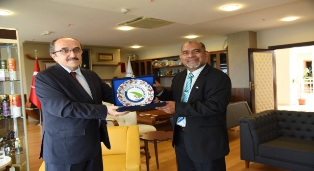 Pahang Üniversitesi, ikili ilişkileri geliştirmek için Düzcede
