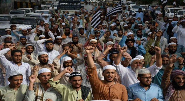 Pakistanda Hintli siyasinin Hazreti Muhammede hakaret etmesi protesto edildi