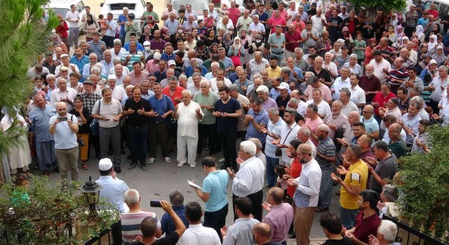 Pandemi sonrası Mersinden ilk hacı kafilesi gözyaşları ile yola çıktı