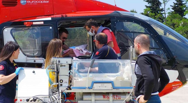 Parmak bebek ambulans helikopterle hastaneye sevk edildi