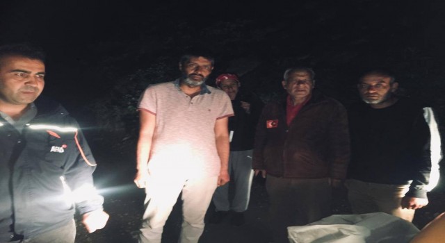 Pazarcıların benzinleri bitince yolda mahsur kaldılar