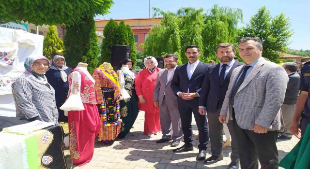 Pazarlarda eğitim şenliği