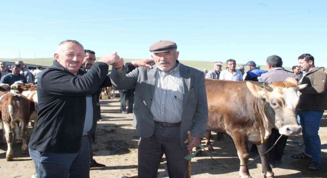 Pazarlıkta anlaşamayınca sesler yükseldi devreye vatandaşlar girerek anlaştırdılar