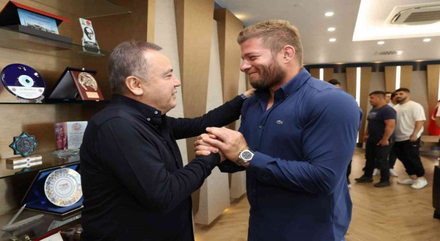 Pehlivanlardan Başkan Böceke Kırkpınarda altın kemer sözü