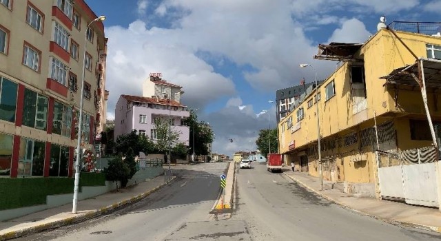 Pendikte beton mikseri ile çarpışan otomobil takla attı