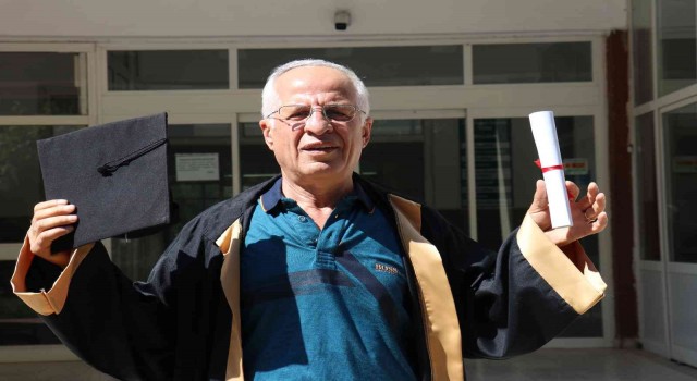 Pes etmedi, 63 yaşında kep fırlattı