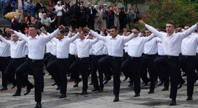 Polis adaylarından yemin töreninde ‘Zeybek gösterisi