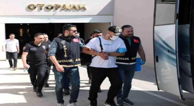 Polisin eş zamanlı operasyonunda 57 aranan şahıs yakalandı