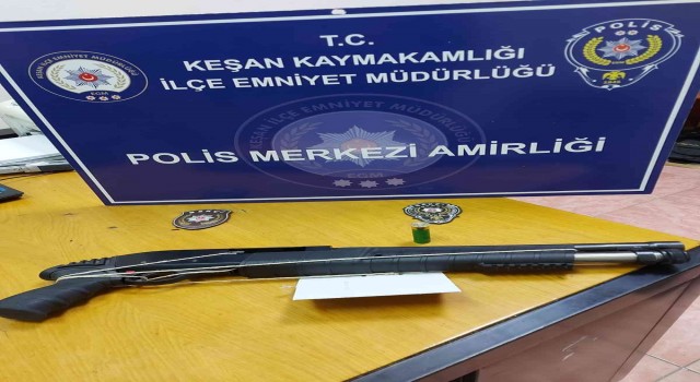 Pompalı tüfekle gezen çocuklar polise yakalandı